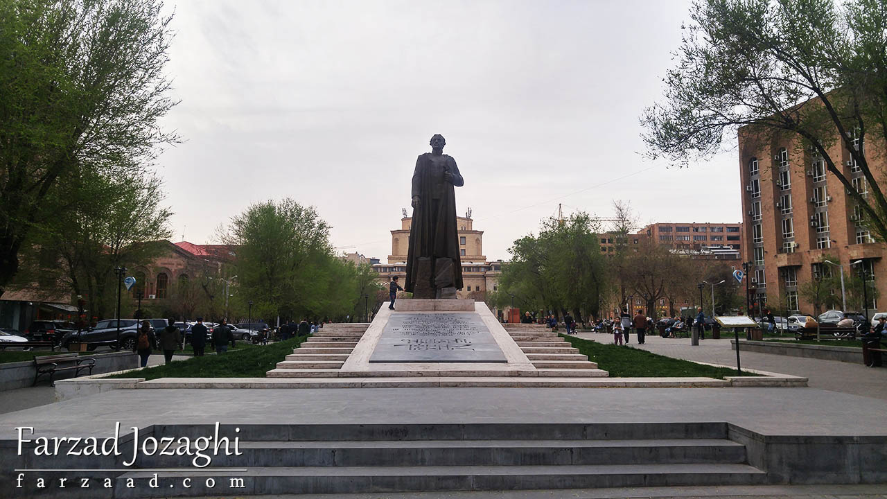 مجسمه گارگین دِر هاروتیونیان در نزدیکی میدان جمهوری ایروان ارمنستان