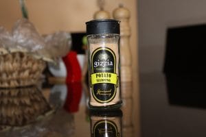 عکس از ادویه پاچ رو میز ناهار خوری از فاصله 1.5 متری با زوم - نمونه عکس دوربین کانن Canon EOS 2000D