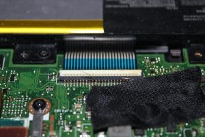 نمونه زوم روی یک قطعه الکترونیکی از فاصله نزدیک - نمونه عکس دوربین کانن Canon EOS 2000D